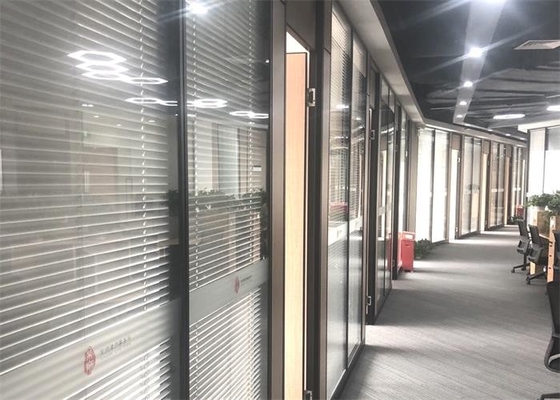 Aluminum Tempered Office Glass Partition Walls Noise Reducing With Blind